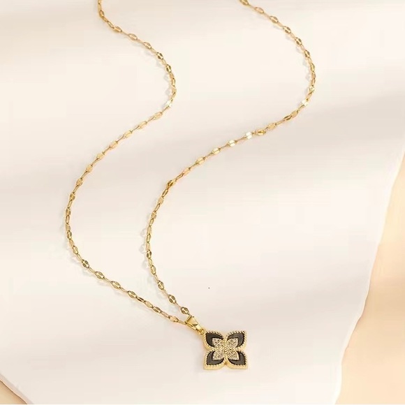 Beautiful Necklace 😍 - Picture 2 of 2